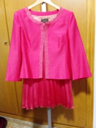 Traje chaqueta y falda rosa