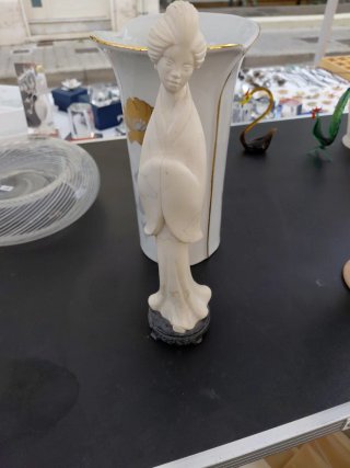 Statua Geisha in polvere di marmo