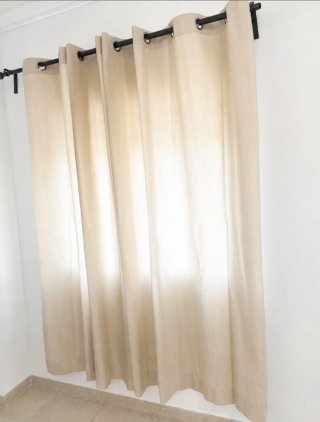 Cortina beige de tela