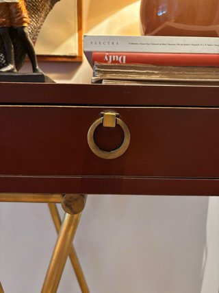 Aparador de estilo oriental con patas doradas