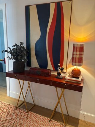 Aparador de estilo oriental con patas doradas