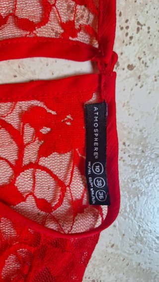 Vestido rojo corto tul y gasa, escote corazón