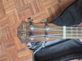 Ukelele Paisen con funda
