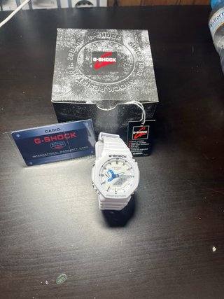 G-Shock GA-2100 Blanco y Azul