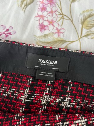 Falda de cuadros roja y negra