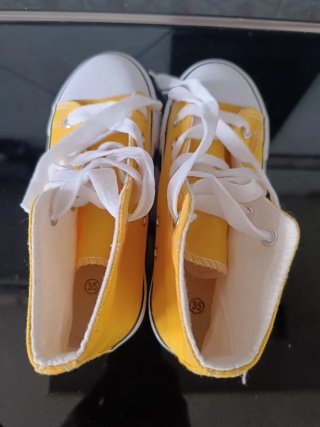 Zapatillas de lona amarillas