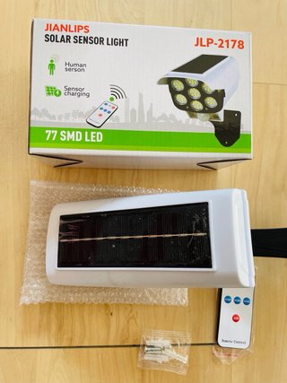 Foco Solar LED con Sensor de Movimiento y Control