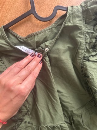 Blusa Zara verde militar bordada