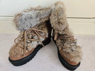 Botas de pelo marrones con plataforma