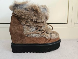 Botas de pelo marrones con plataforma