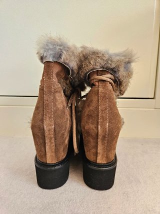 Botas de pelo marrones con plataforma