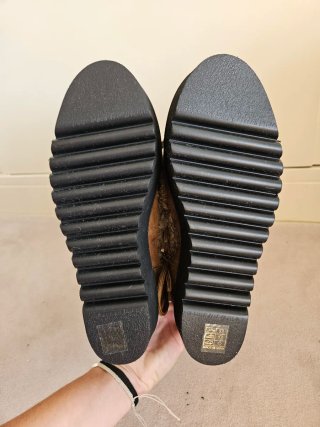 Botas de pelo marrones con plataforma