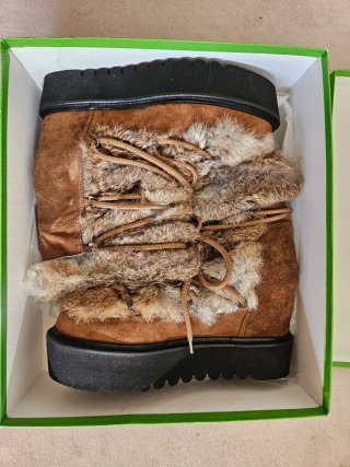 Botas de pelo marrones con plataforma