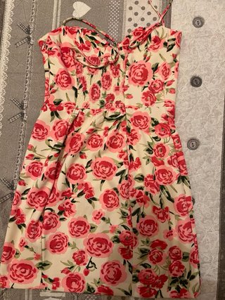 Abito floreale rosa e bianco