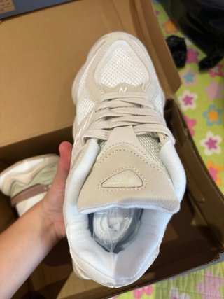 New Balance 9060 Beige/Oro