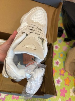 New Balance 9060 Beige/Oro