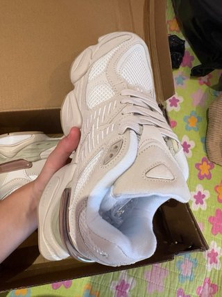 New Balance 9060 Beige/Oro