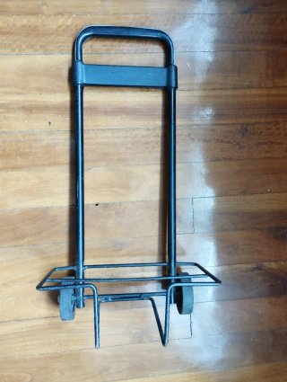 Carrito portaequipajes plegable.