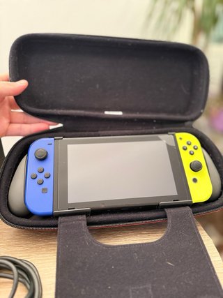 Nintendo Switch Azul y Amarillo