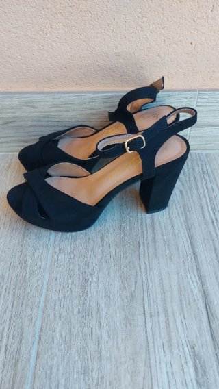 Sandalias negras tacón cruzadas
