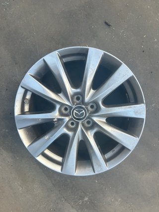 Llanta Mazda