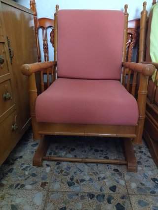 2 Sillón-balancín de madera