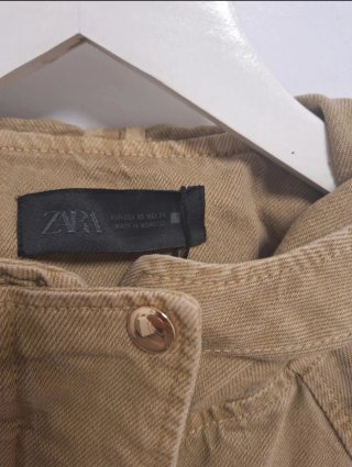 Chaqueta Zara Beige con Capucha