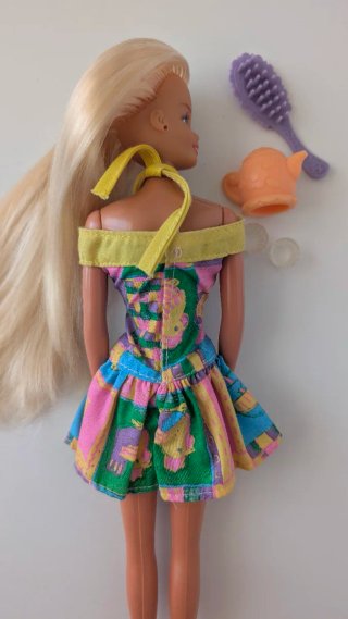Bambola Nancy modello con vestito estivo anni '90