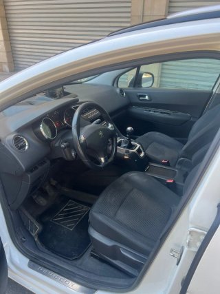 Peugeot 5008 2014