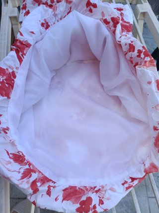 Vestido floral blanco y rojo