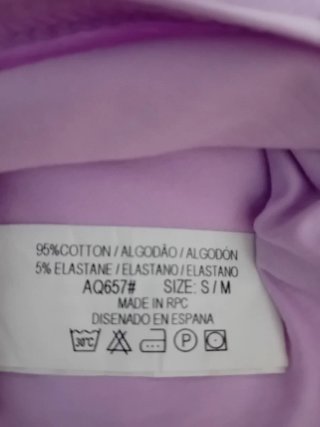 Camiseta morada con ojo de lentejuelas