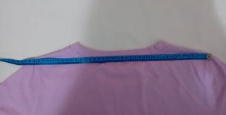 Camiseta morada con ojo de lentejuelas