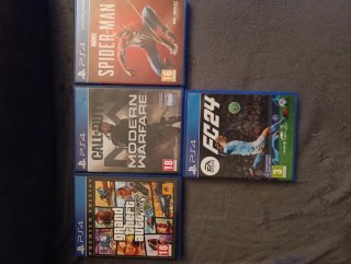 PS4 Pro 1TB + 2 mandos + base ventilada + 4 juegos