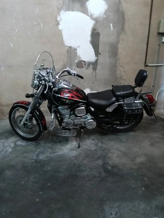 Moto Naked Negra y Plateada
