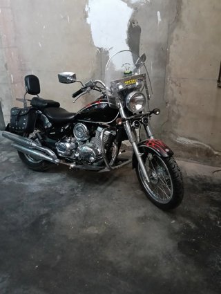 Moto Naked Negra y Plateada