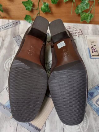 Scarpe con tacchetto camoscio marroni pitonate