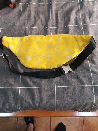 Riñonera Guess Amarilla Estampada