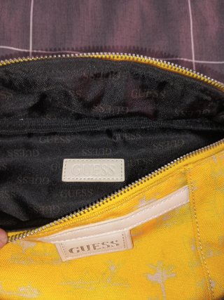 Riñonera Guess Amarilla Estampada