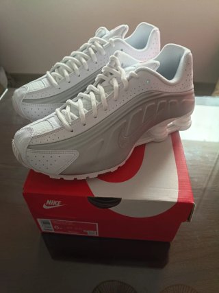 Nike Shox R4 Talla 38.5 Plata/Blanco