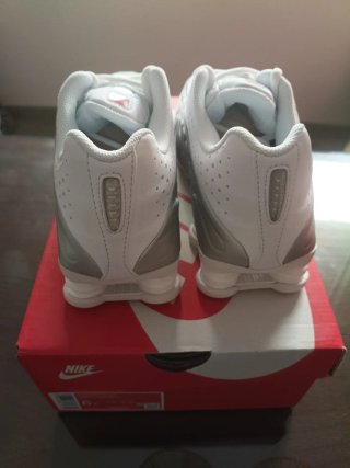 Nike Shox R4 Talla 38.5 Plata/Blanco
