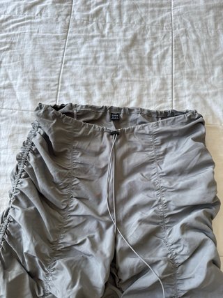 Pantaloni larghi grigio chiaro