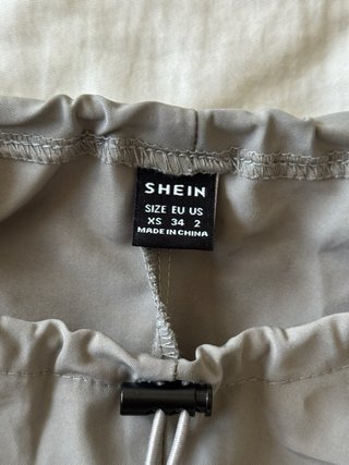 Pantaloni larghi grigio chiaro