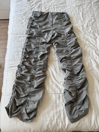 Pantaloni larghi grigio chiaro
