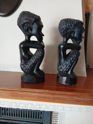 Statue in legno intagliate a mano (2 pz)