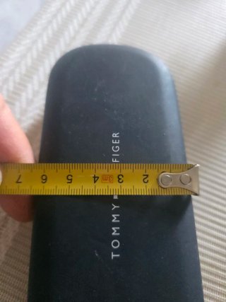 Caja original gafas Tommy Hilfiger