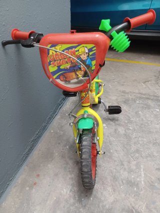 Bicicleta infantil amarilla y roja