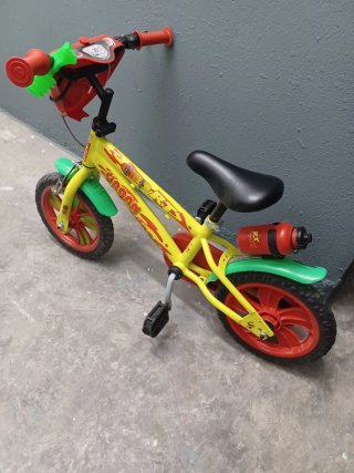 Bicicleta infantil amarilla y roja