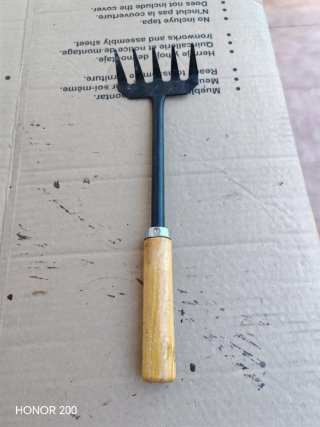 Azada y 2 Rastrillos Pequeños