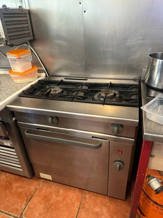Cocina industrial con horno Coreco