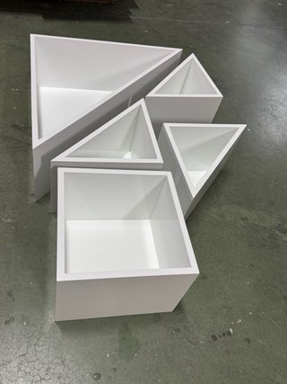 Set di Scaffali Triangolari Bianchi e Neri #38